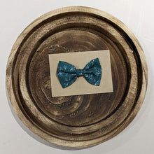 Load image into Gallery viewer, Green Leaf Children&#39;s Bow Hair Clip